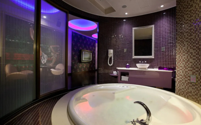 Royal Group Motel Ming Chen Branch