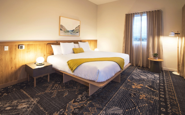 SaltLine Hotel