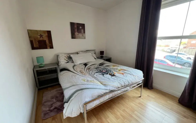 Nantwich - Sleeps 4 - Parking - Town 10mins Walk