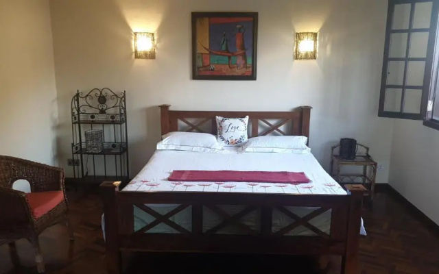 Villa - Sleeps 7 - Pool - Parking