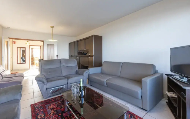 Flat With Frontal sea Views and Parking