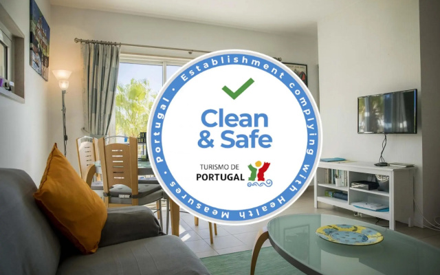 B06 - Top-Floor Marina Club 2 Bed Apartment