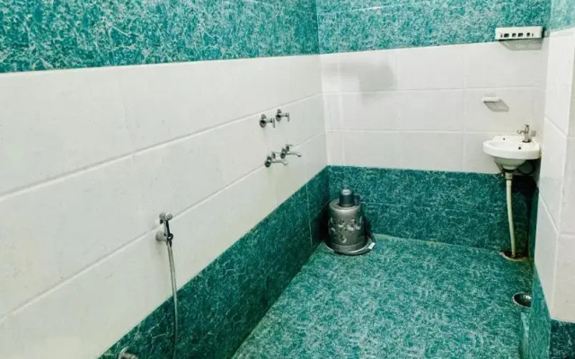 OYO 28196 Hotel Corbett Radiance