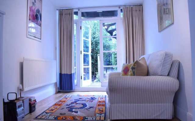 Spacious 1 Bedroom Apartment With Garden