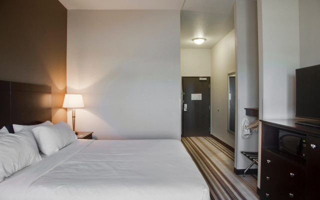 Holiday Inn Express & Suites Nevada by IHG