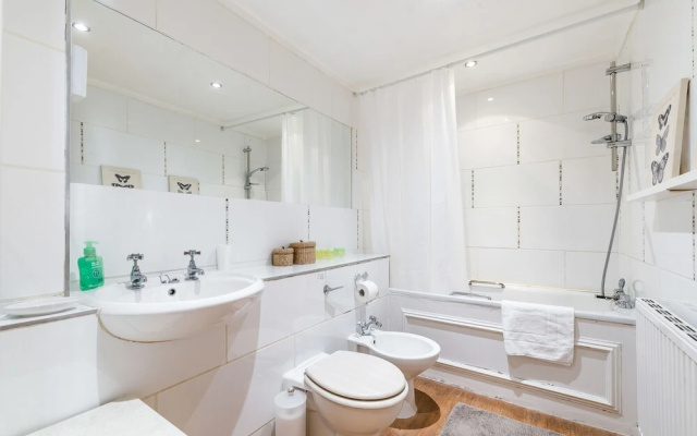 Covent Garden Apartments by Allo Maisons