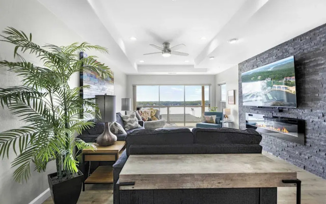Emerald Bay Oasis Sleeps 6!