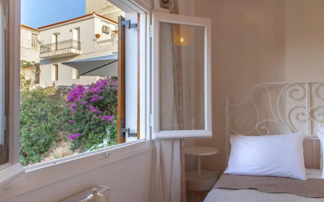 Eleni's Seaview House