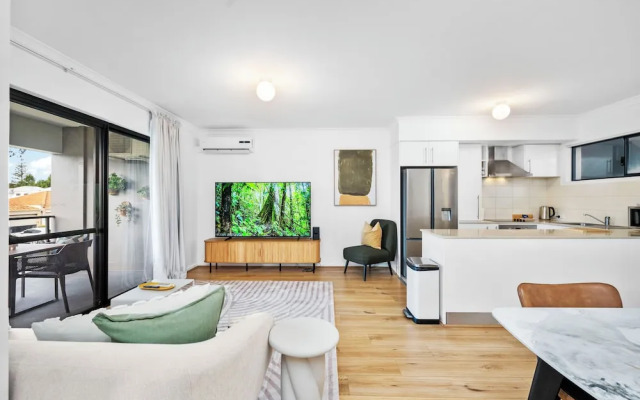 Stylish 2BR With Wi-fi 100 Mbps TV big 75 Inch