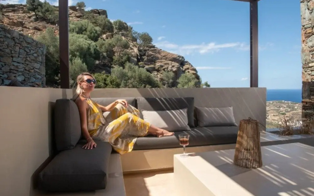 Villa Ouranos - Where the World Unfolds Before you