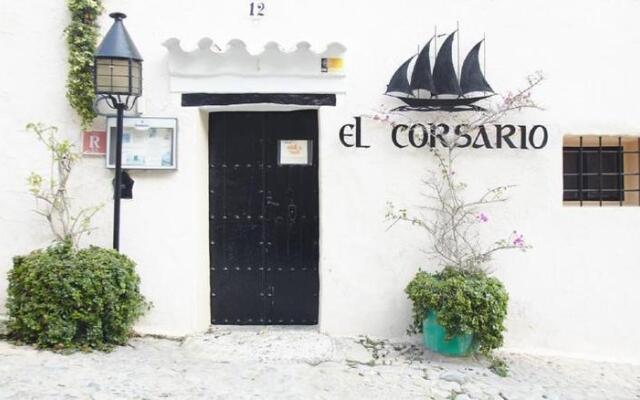 Отель El Corsario вид на фасад