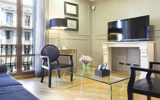 Splendom Suites