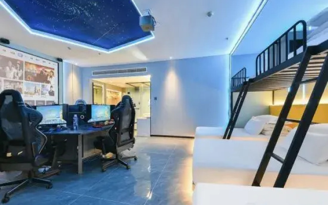 Turandot E-sports Movie Homestay