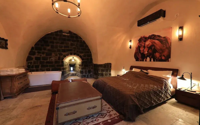 Dona Castle