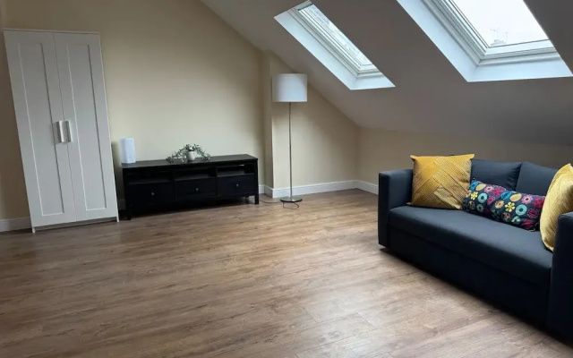 Close Central London 1 bed Apartment Sleeps 3