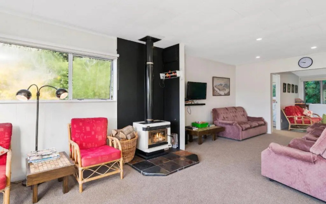 Family Fun at The Lake - Lake Tarawera Holiday Home