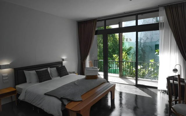 Cherlock Hotel