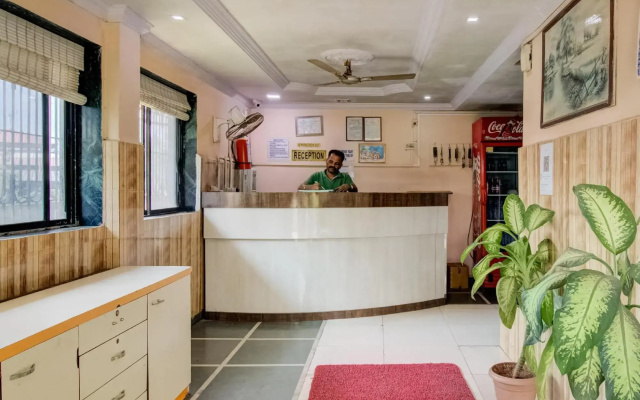 Sristi Palace by OYO Rooms