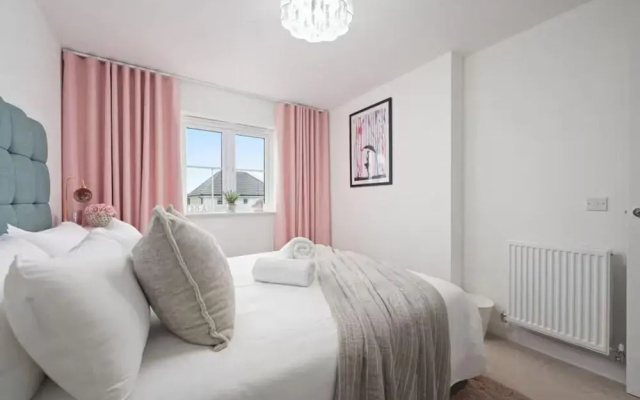 Stylish House in Perth-hot Tub-garden-sleeps 6