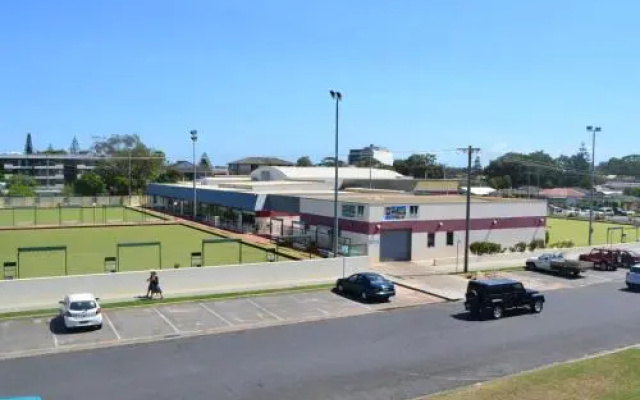 Seabreeze 4 Opposite Bowling Club