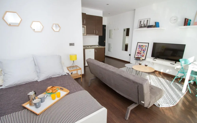 Modern & Stylish Flat Dos Aceras by La recepcion