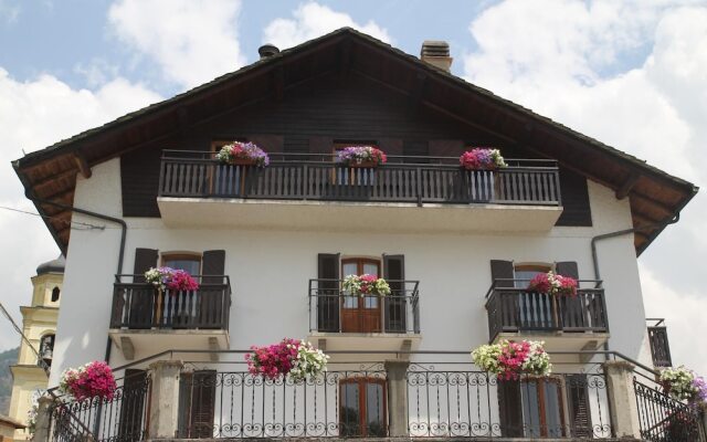 Hotel Roseg Киеза-ин-Вальмаленко вид на фасад