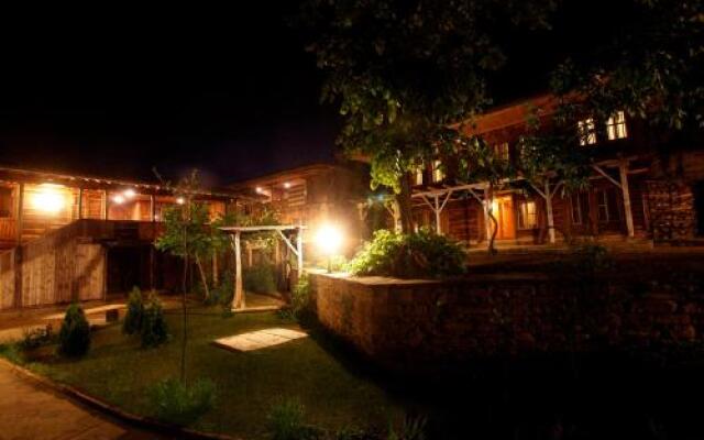 Отель Zlatna Oresha Guest House Болгария, Сливен - отзывы, цены и фото номеров - забронировать отель Zlatna Oresha Guest House онлайн вид на фасад
