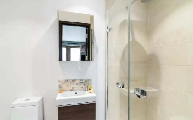 Beautiful 3BR Mews Home, 5min From Paddington