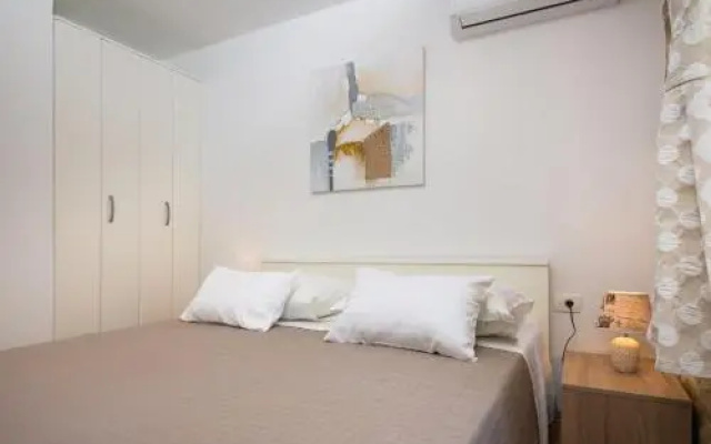 Cindro Apartment with Terrace