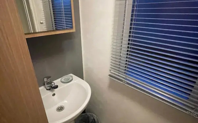 3 Bedroom Caravan - Sleeps 6, Pool & Garden