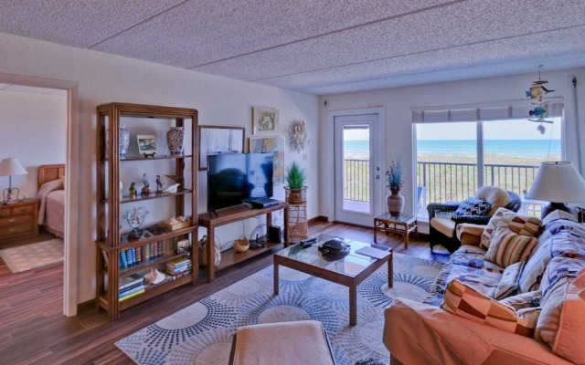 Embassy 202 2 Bedroom Condo by Redawning