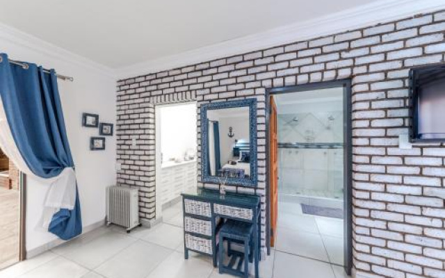 Oppiplot Guest House