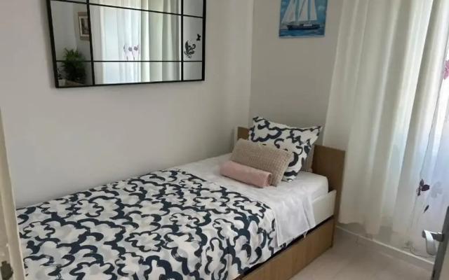 Beach House - 2m From Beach
