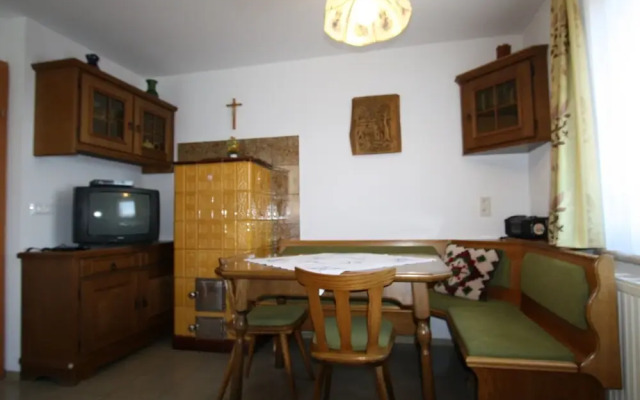 Charming Apartment in Liebenfels with Swimming Pool