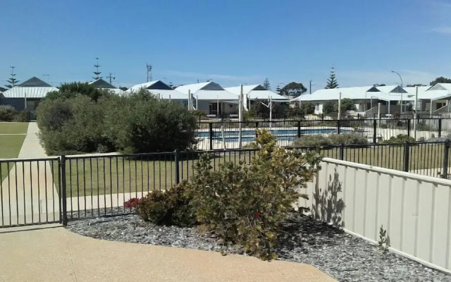 Seafront Unit 25