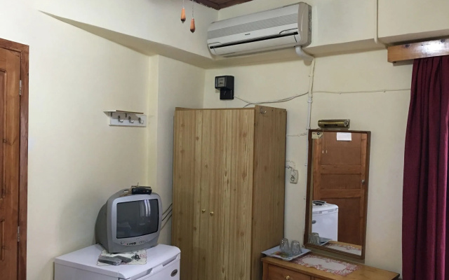 Stelios Studios