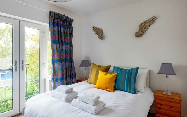 Bright and Spacious 2 Bedroom Flat