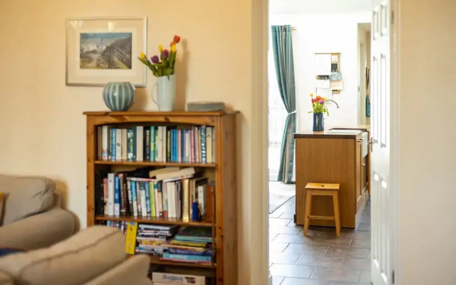 Host Stay Harbour Holm