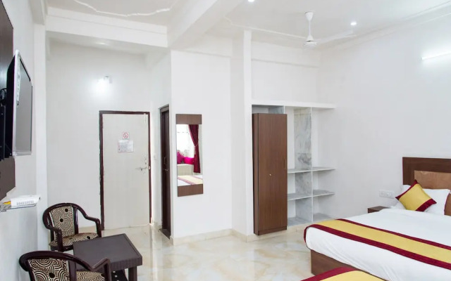 OYO 12131 Vallabh Villas