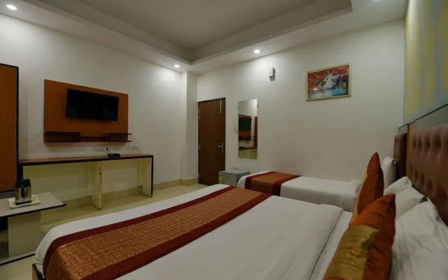 Capital O 64120 Hotel Noida Suites
