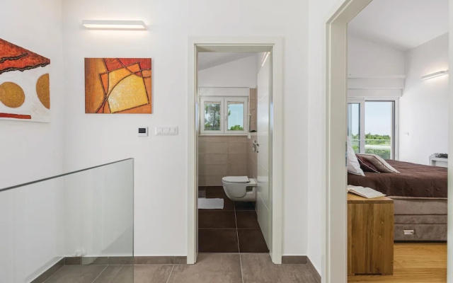 Awesome Home in Krnica with Hot Tub, WiFi & 3 Bedrooms