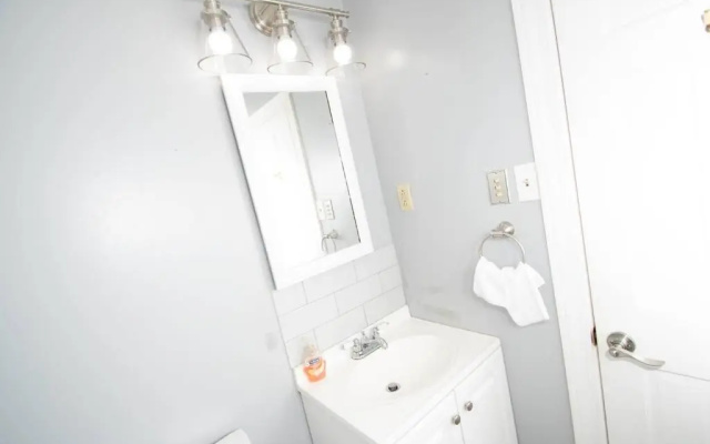 House - Sleeps 8 - Parking - Malls Close