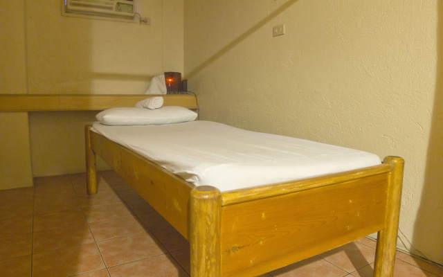 Nichols Airport Hotel