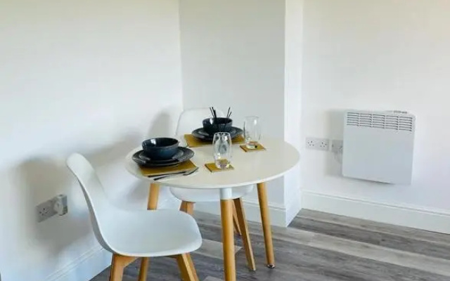 #0410 Lovely one bedroom apartment with free parking