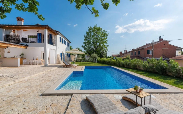 Lavova in Brtonigla With 3 Bedrooms and 2 Bathrooms