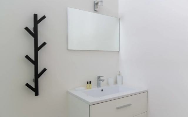 Modern Apartment in City Center for up to 4 Guests!