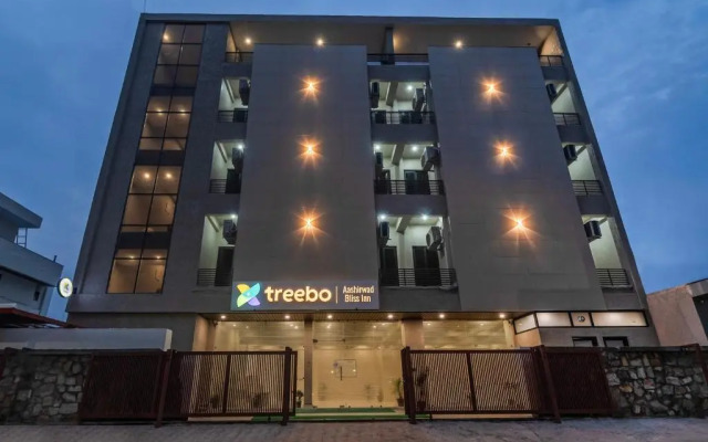 Treebo Aashirwad Bliss Inn With Swimming Pool