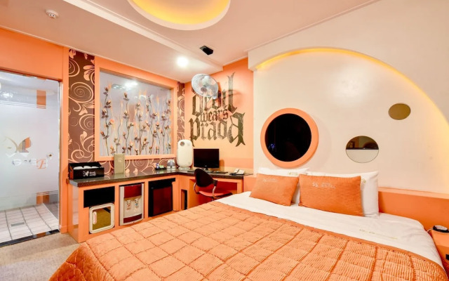 Thebay Hotel