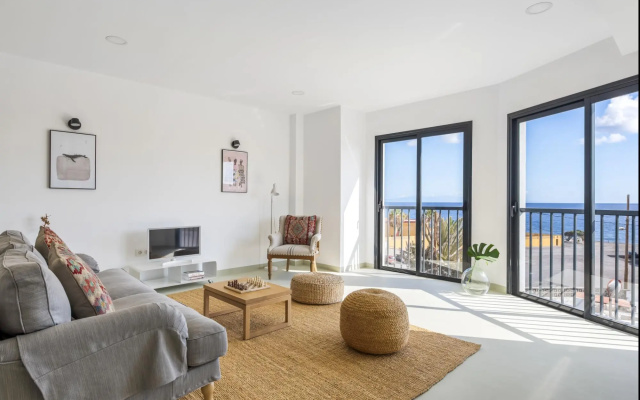 Design house with roof terrace ocean views