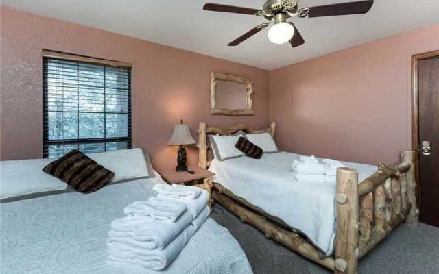 2 Sisters Mountain Home - Three Bedroom Cabin with Hot Tub
